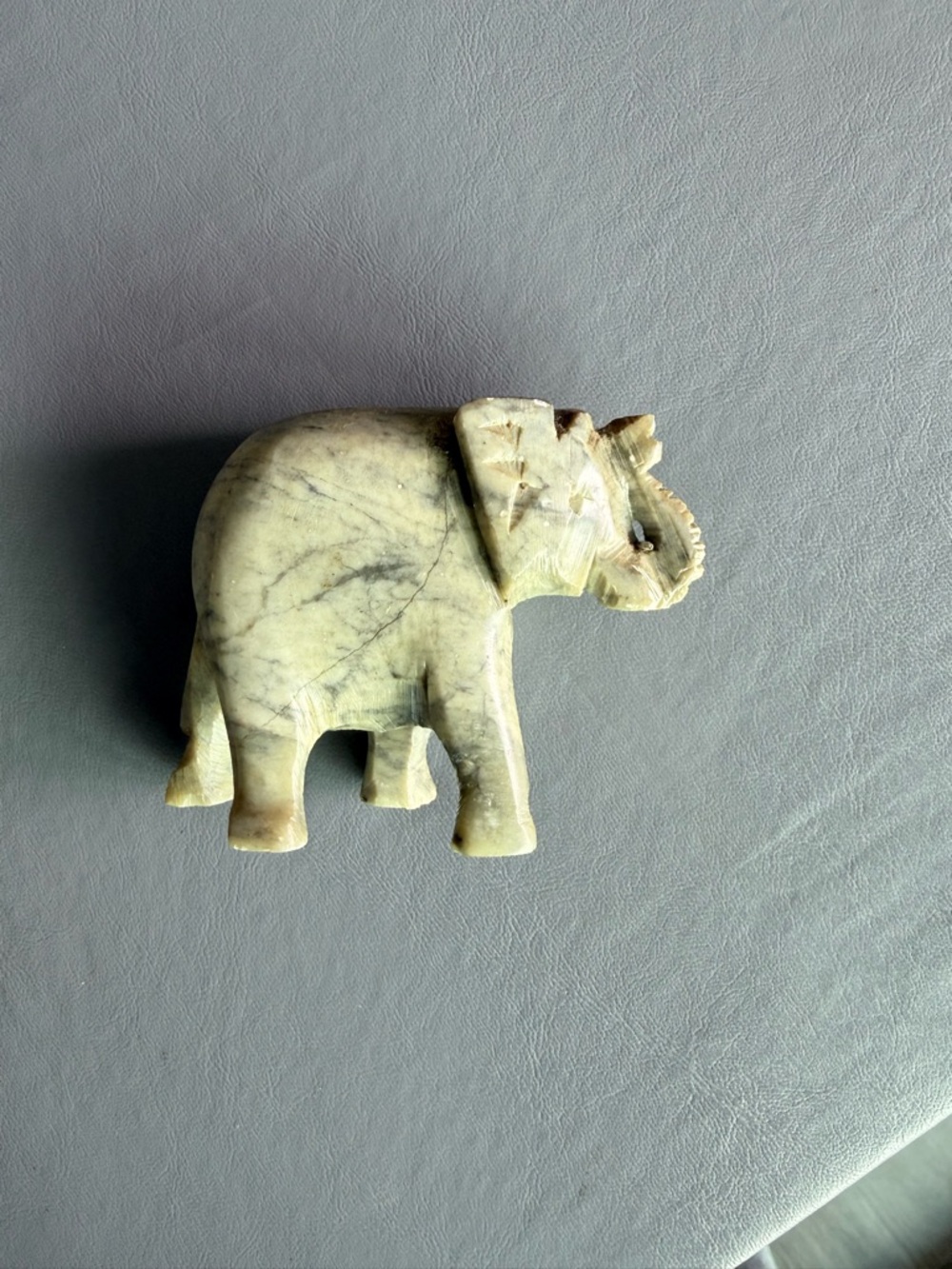 Stone elephant - Picture 7 of 7